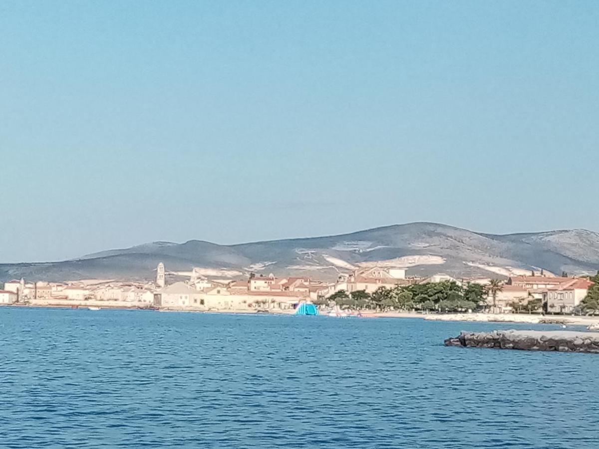 Apartman Figaro Pogled Od Milijun Dolara, 2 Tusa, 2 Wc Kastela Luaran gambar