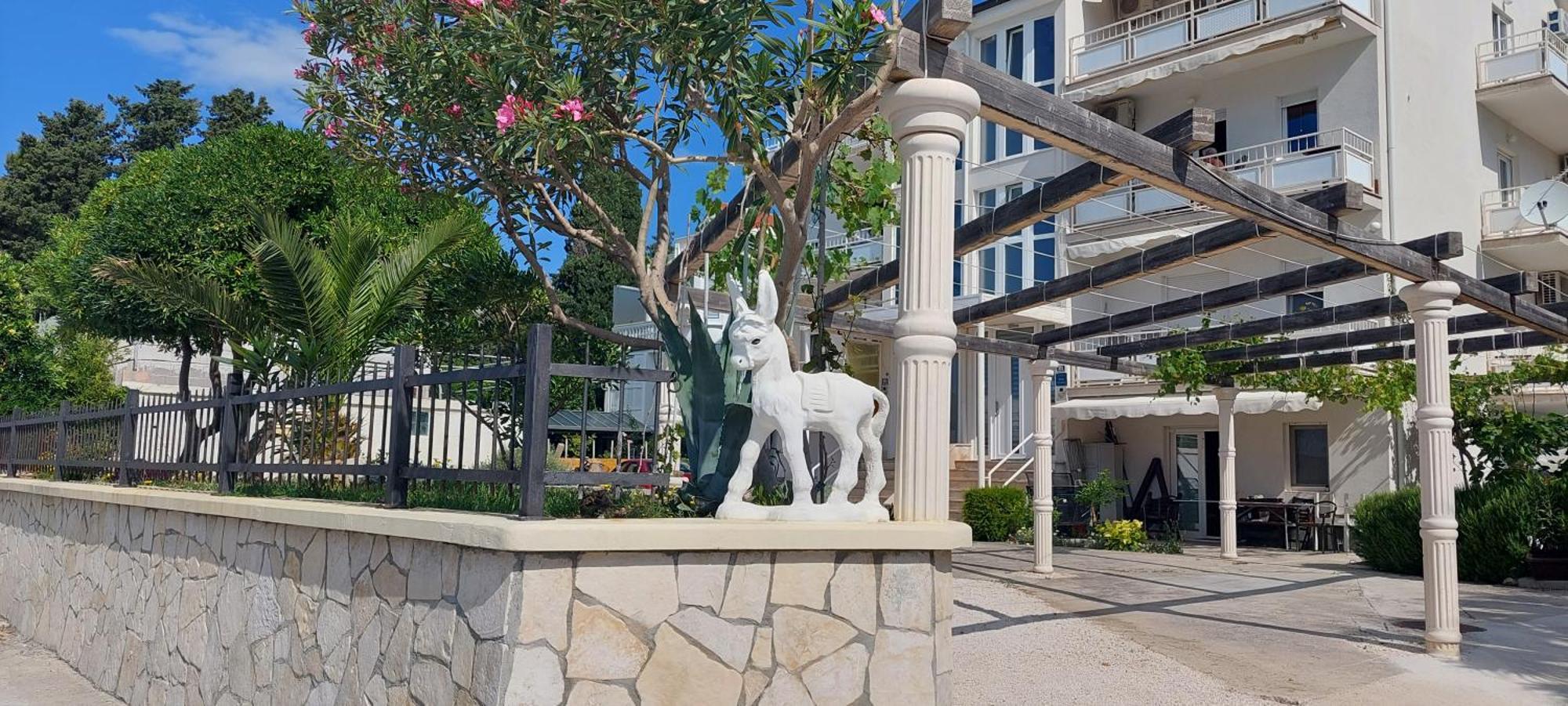 Apartman Figaro Pogled Od Milijun Dolara, 2 Tusa, 2 Wc Kastela Luaran gambar